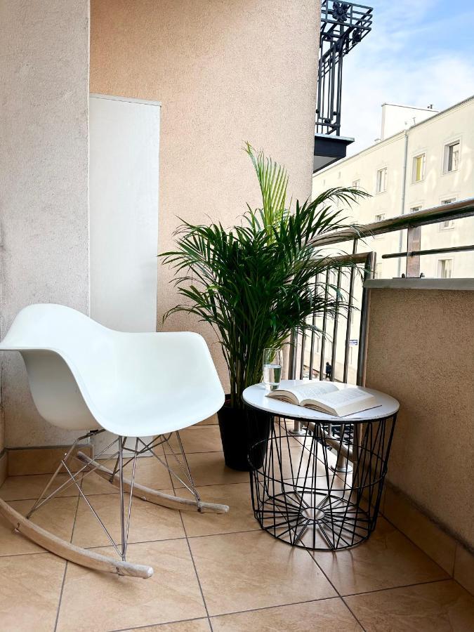 Charming Apartment In The City Center Varşovia Exterior foto