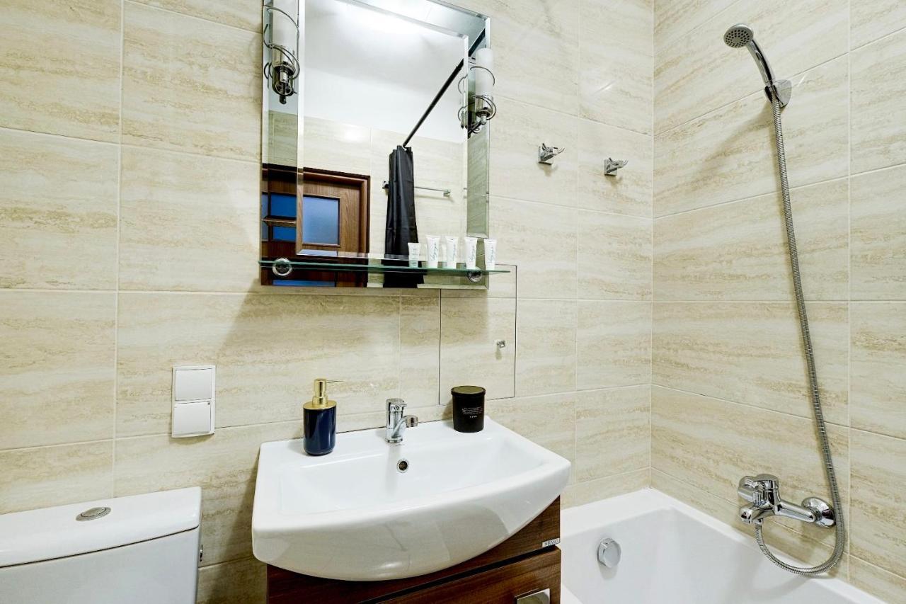 Charming Apartment In The City Center Varşovia Exterior foto