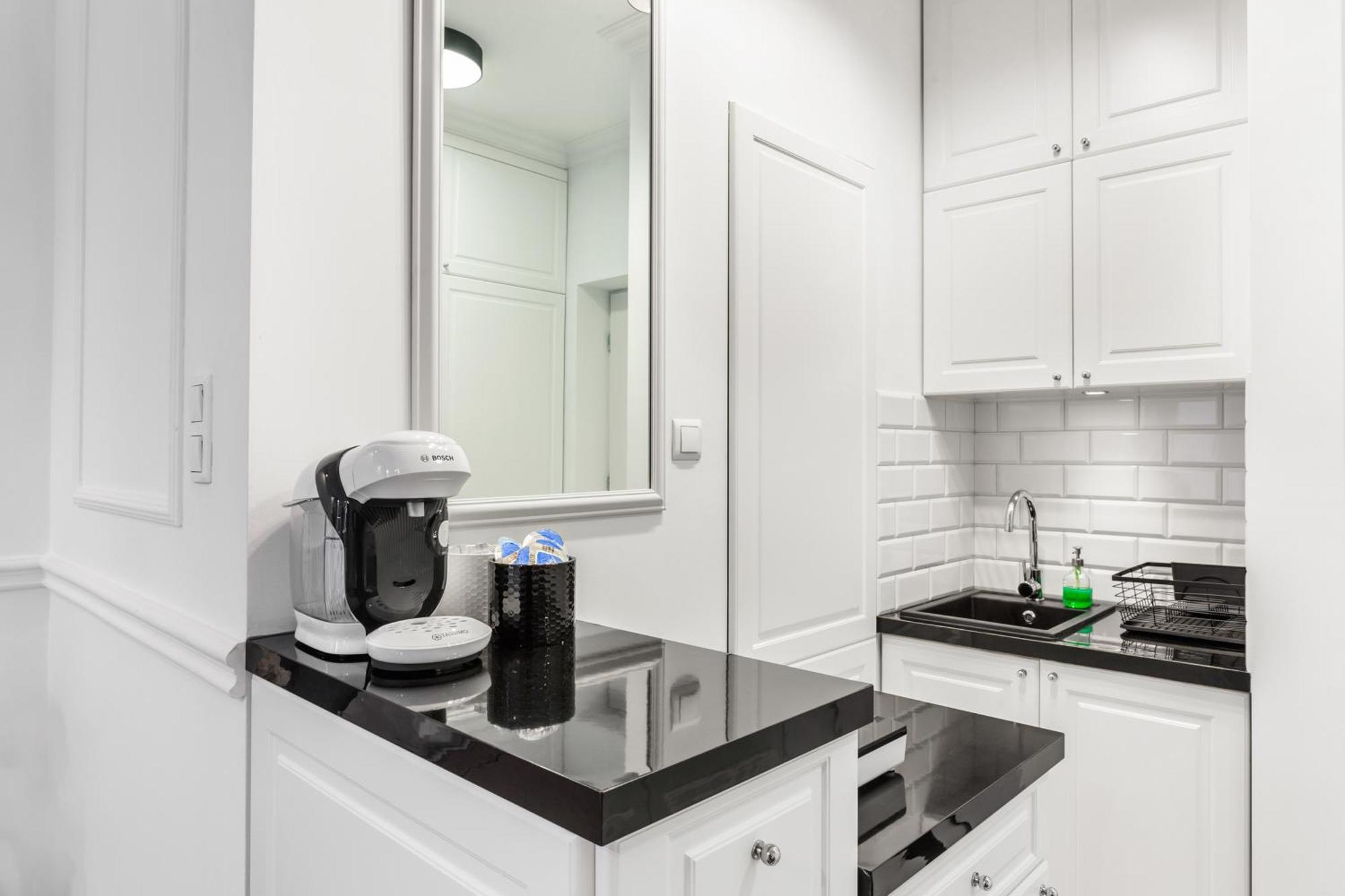 Charming Apartment In The City Center Varşovia Exterior foto